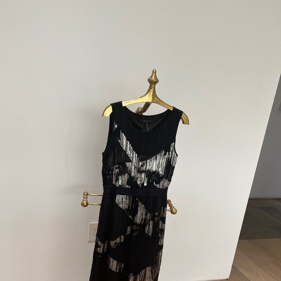 Black and silver cocktail dress, comes under your knees - Picture 3 of 3